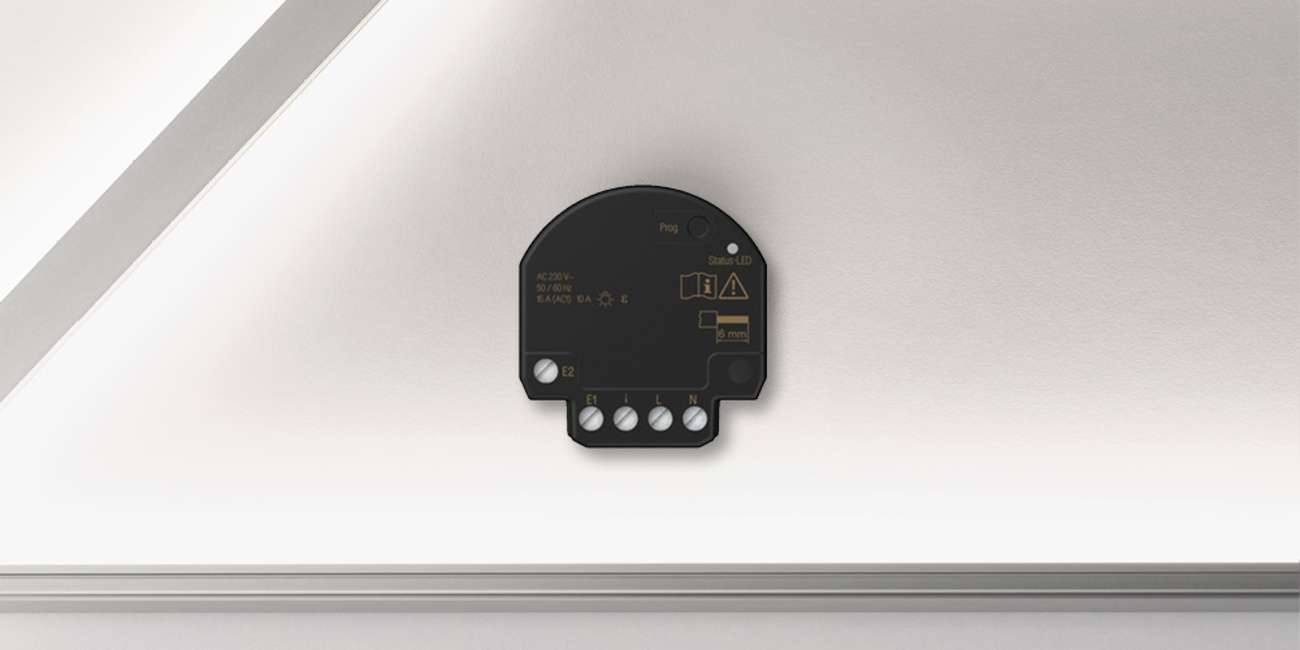 JUNG HOME Jalousieaktor Mini bei SY Electric GmbH in Niederdorf